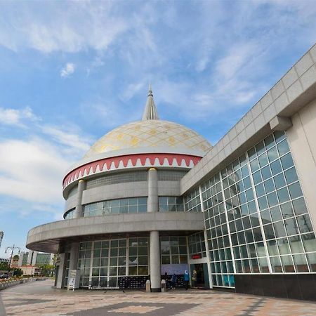 高级酒店 斯里巴加湾市 外观 照片