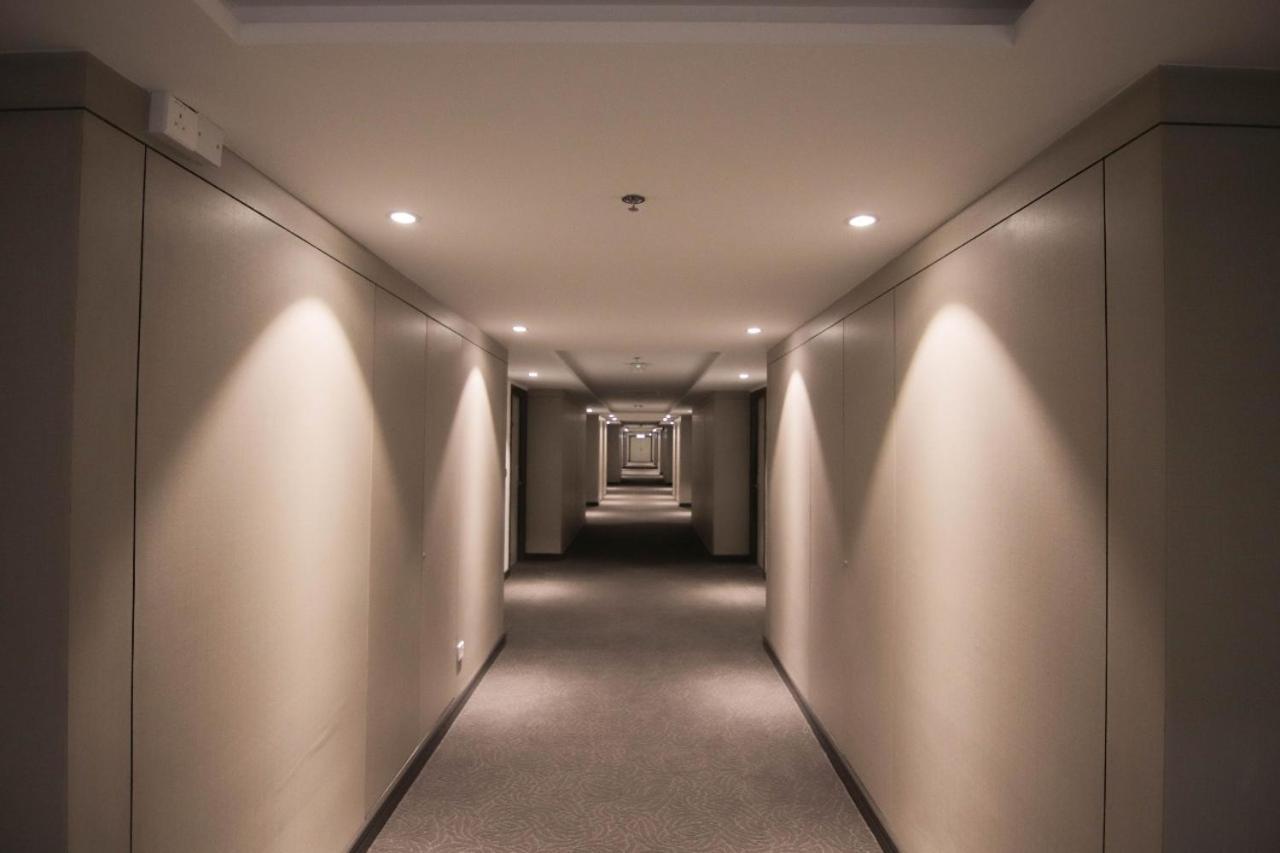 高级酒店 斯里巴加湾市 外观 照片
