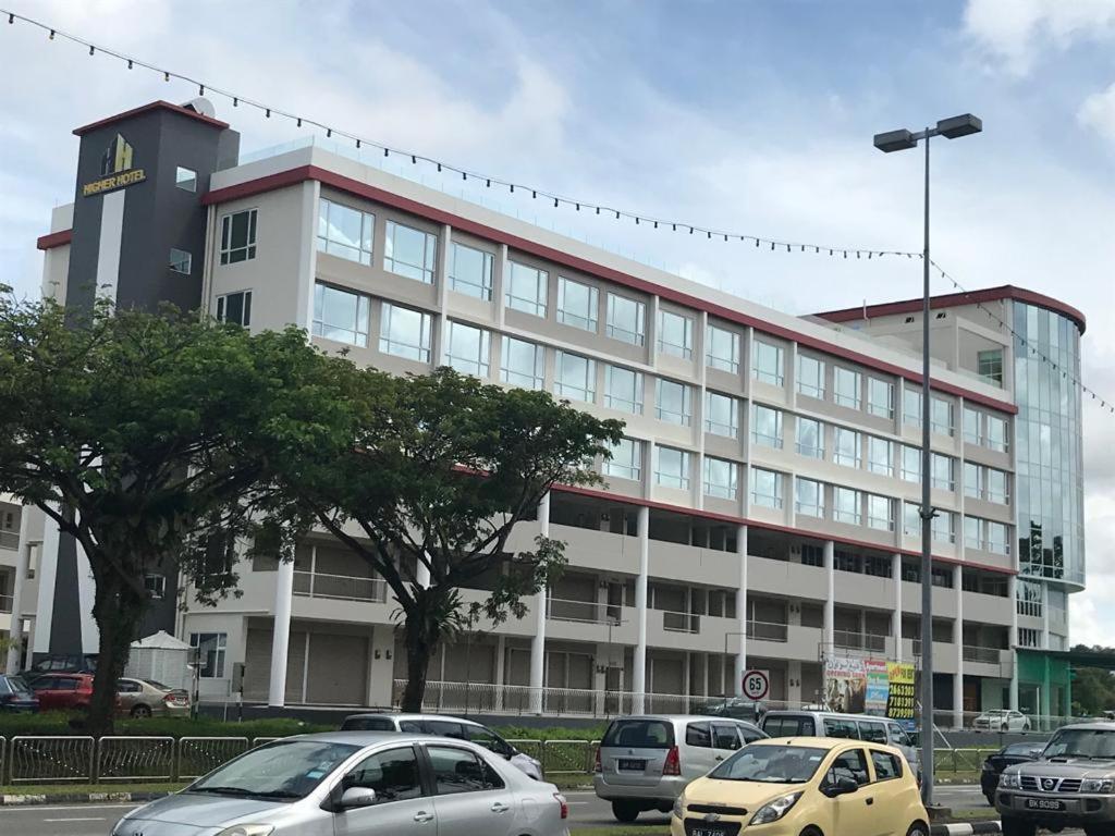 高级酒店 斯里巴加湾市 外观 照片