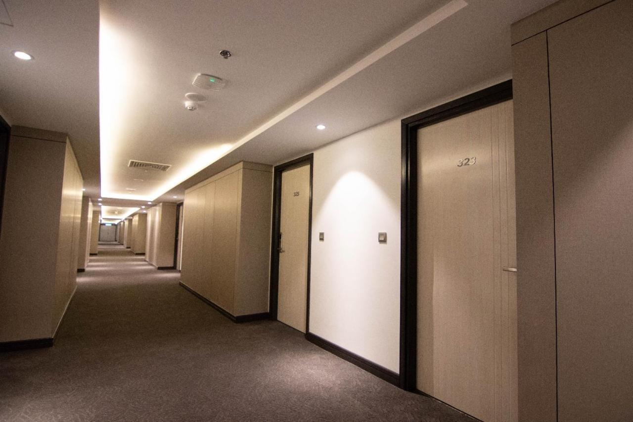 高级酒店 斯里巴加湾市 外观 照片