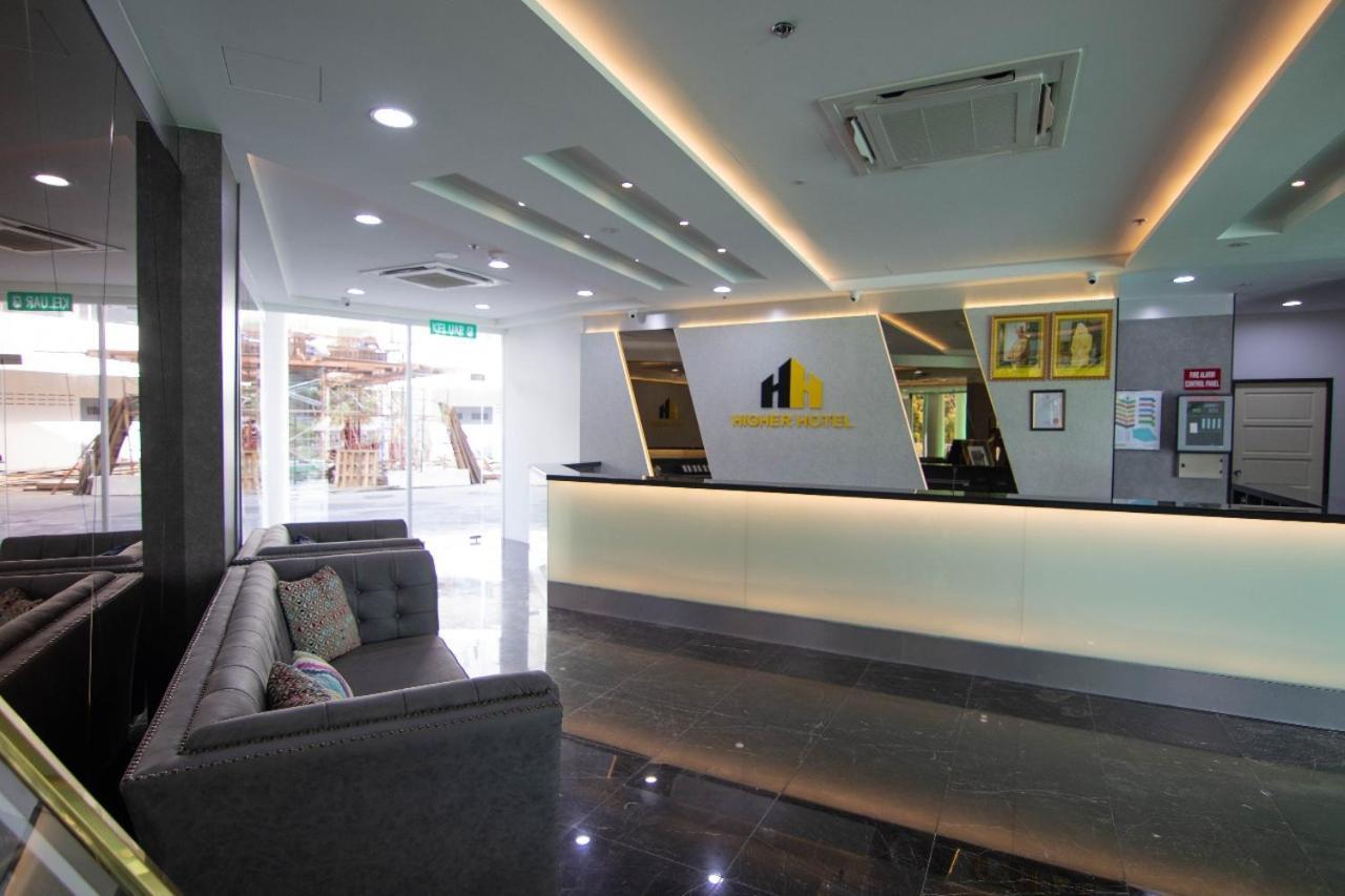 高级酒店 斯里巴加湾市 外观 照片